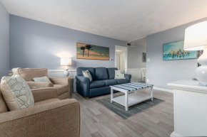 Friendly Native Retreat 2BD 1BR Walk to Beach